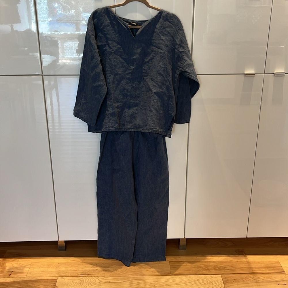 Eileen Fisher NWT blue split round neck top and blue cropped pant